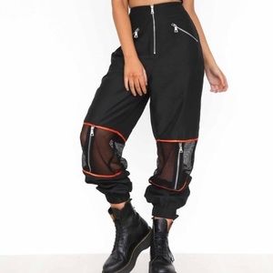 I am gia pants size small